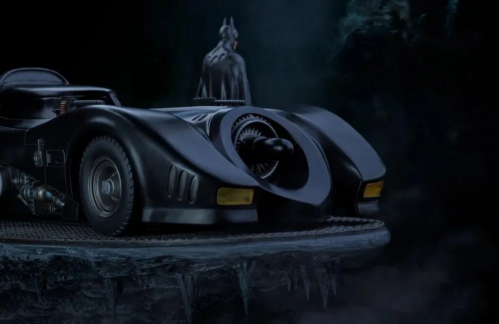 Batman 89’ Batmobile & Batman Statue