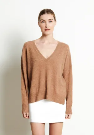 RIA 3 Pull col V profond oversize en cachemire camel