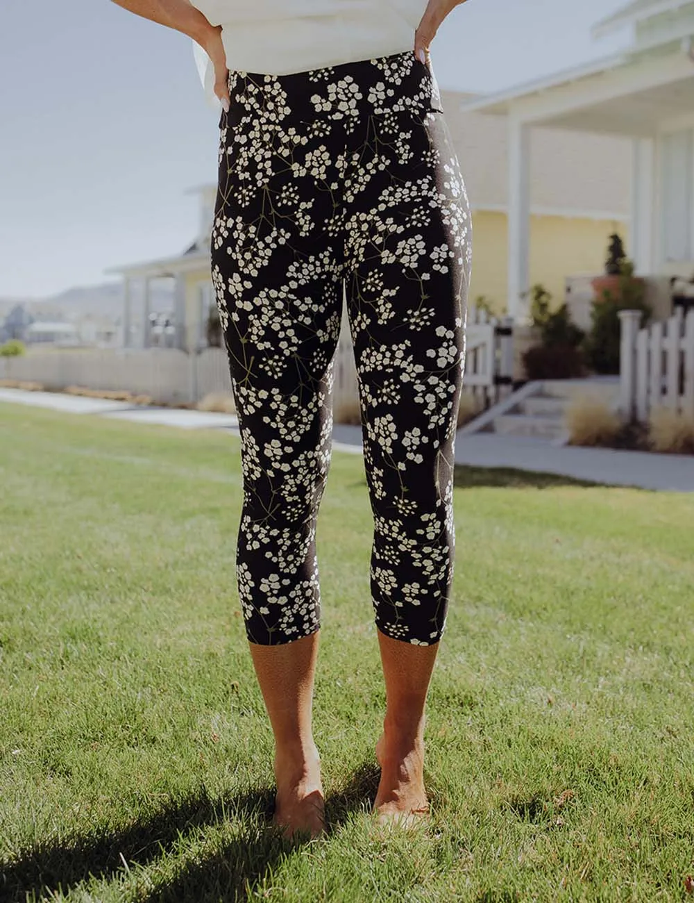 SA Exclusive Black Blossom Capri Leggings